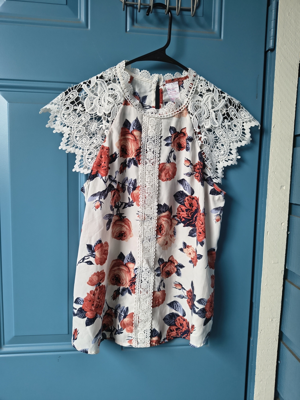 No Boundaries White Sleeveless Blouse with Coral Rose Print and Navy Leaves